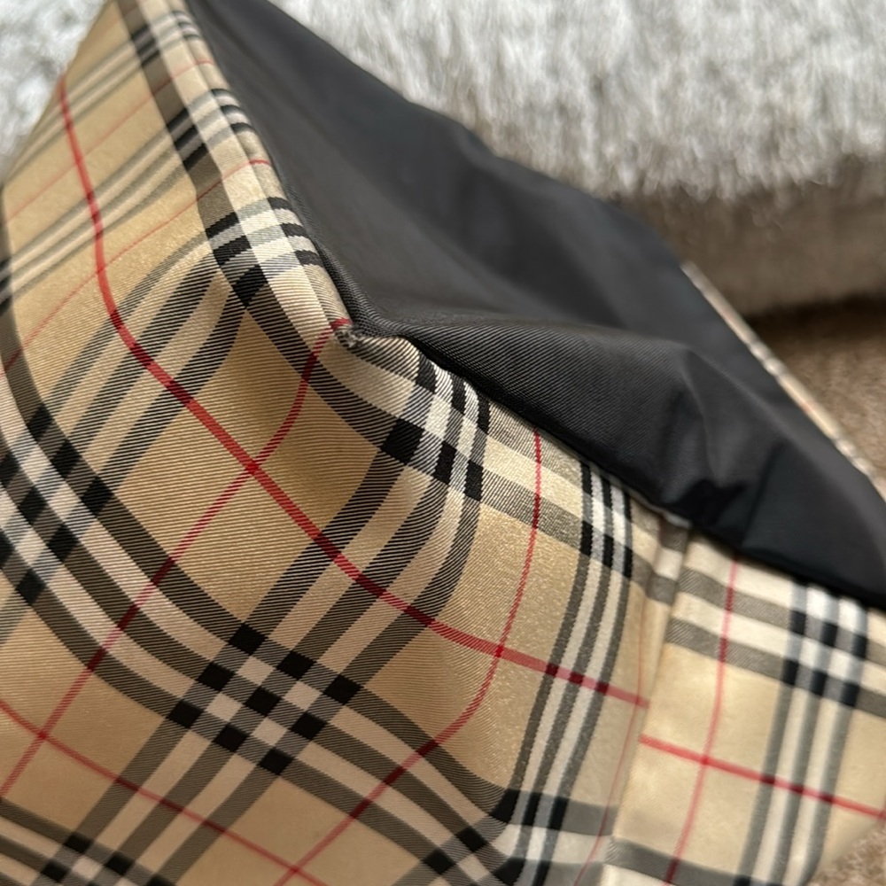 Authentic Burberry Beige Checkered Women's Tote Bag - Picture 8 of 16
